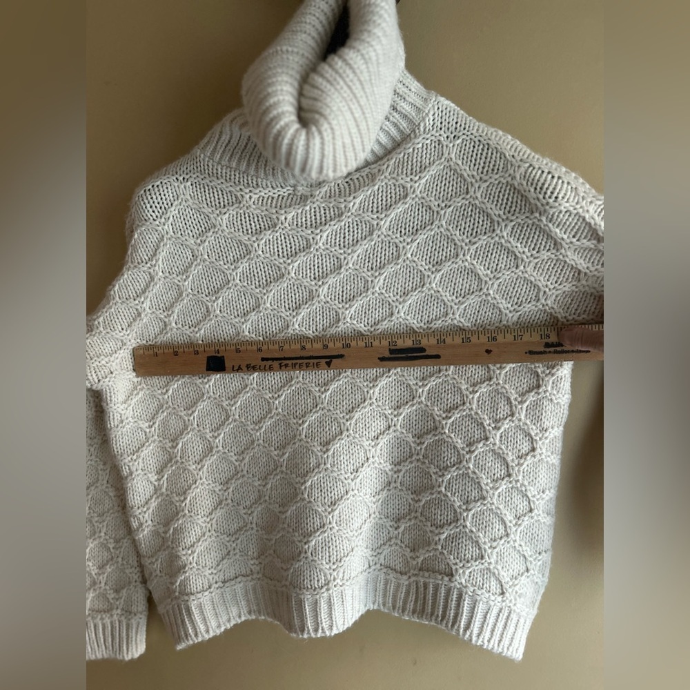 🤘4/$20✌️Pistache sweater - Picture 9 of 15